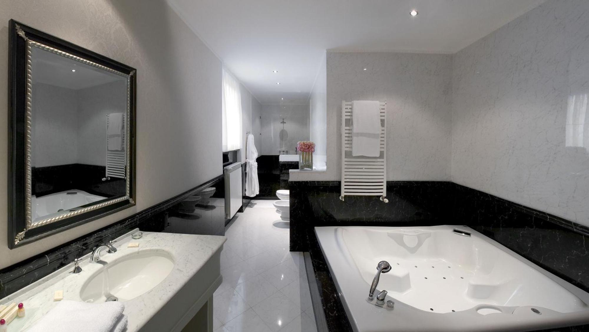 Hotel Maxim Peschiera Borromeo Exterior photo
