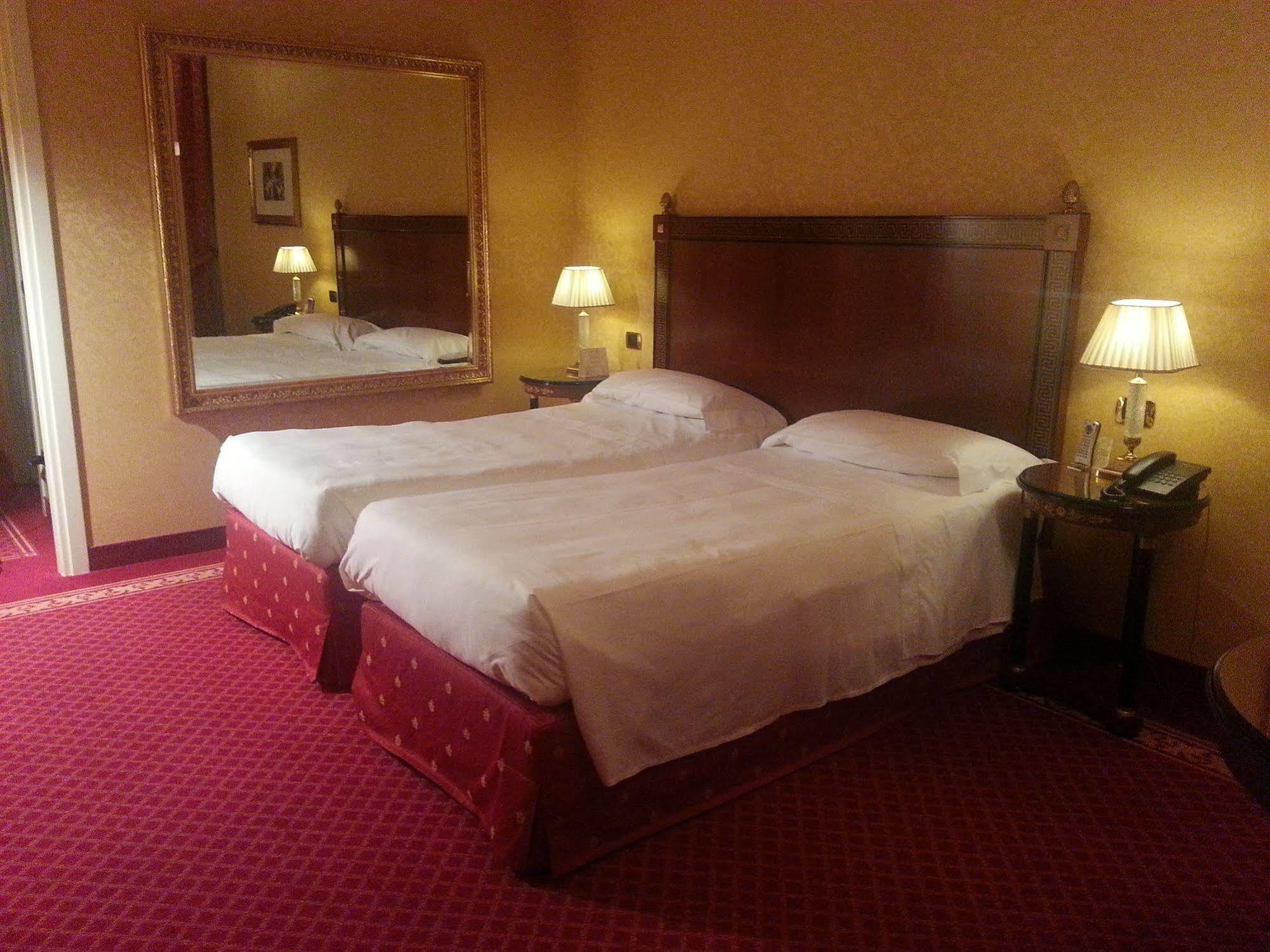 Hotel Maxim Peschiera Borromeo Exterior photo